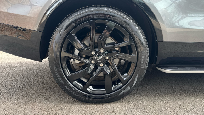 Land Rover Discovery 3.0 D300 Dynamic SE 5dr Auto Diesel Station Wagon